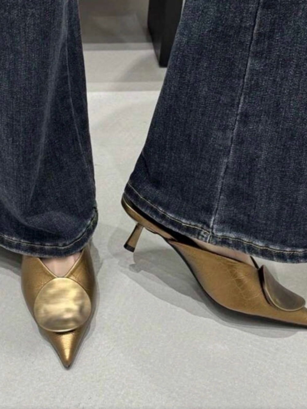 Women’s Metallic Gold Pointed-Toe Jeans-Complementing Flats - Picture 2 of 4